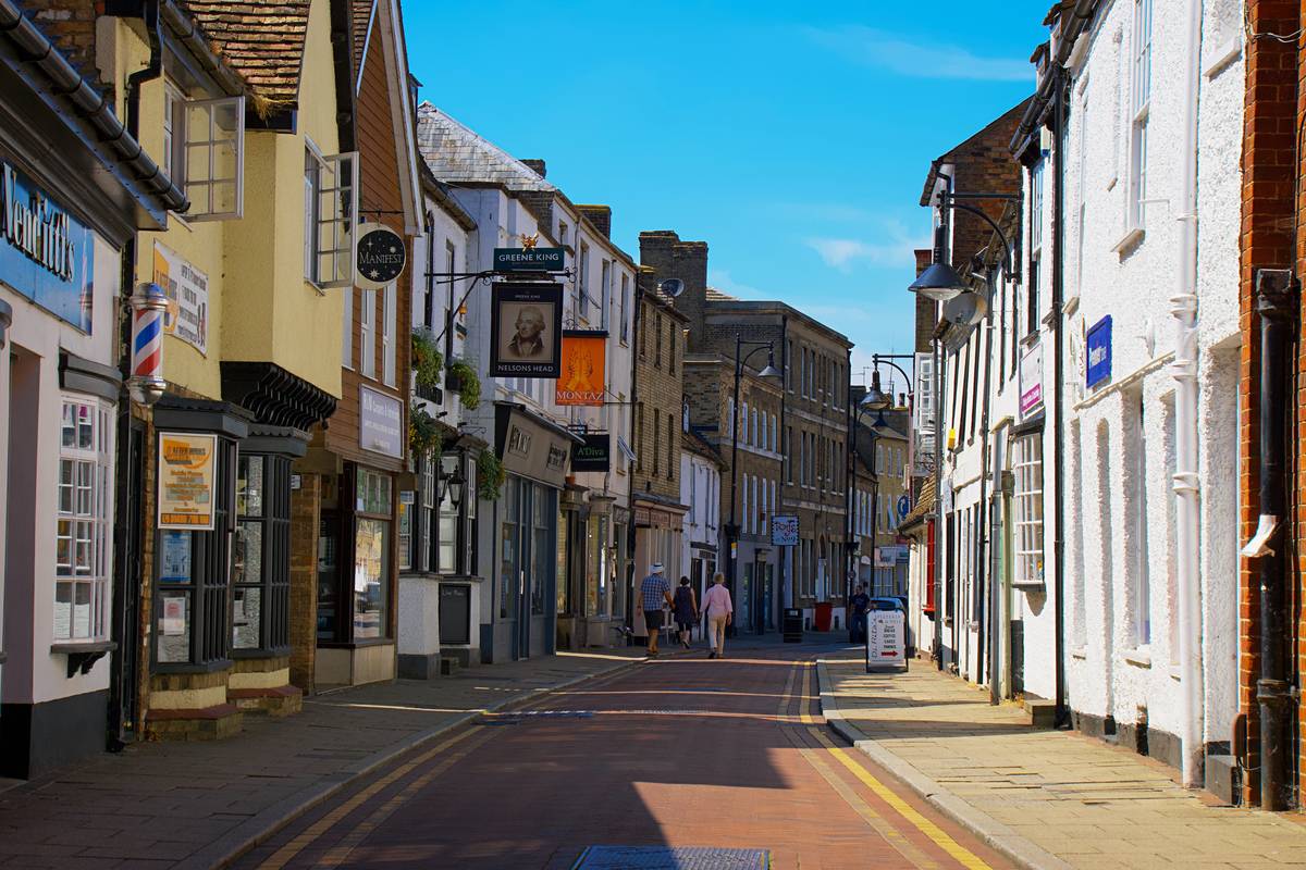 estate agents old town swindon conducting auction preview with bidders