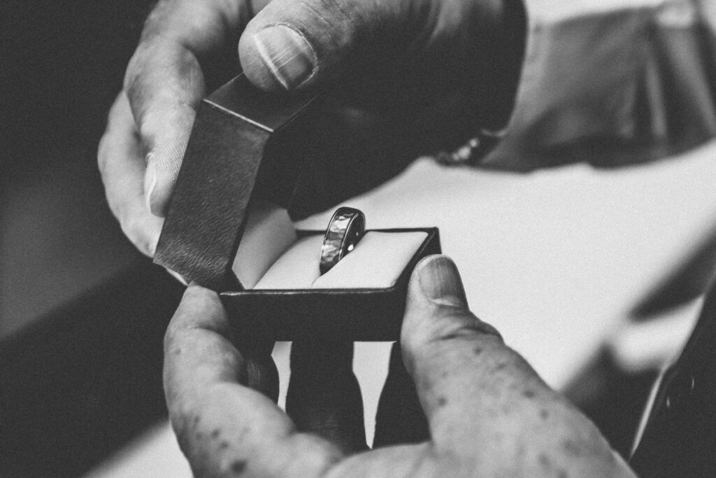 What You Must Know Before Bidding on Waltons Estate and Antique Jewelry