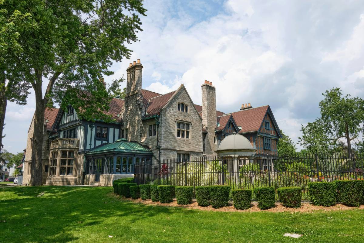Old Estate House: 7 Proven Tips to Avoid Costly Auction Mistakes