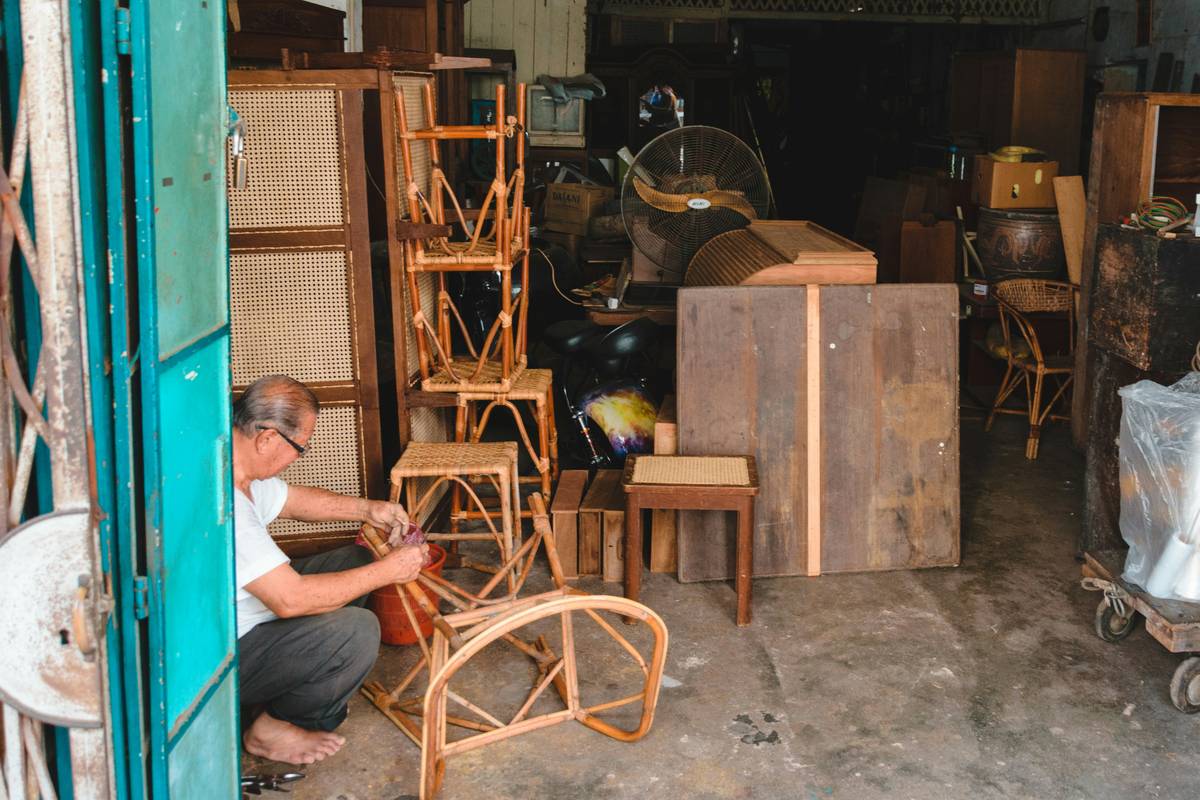 Estate antique restoration cayce: before-and-after photo of hand-carved oak chair restored using traditional linseed oil and shellac in a Cayce workshop